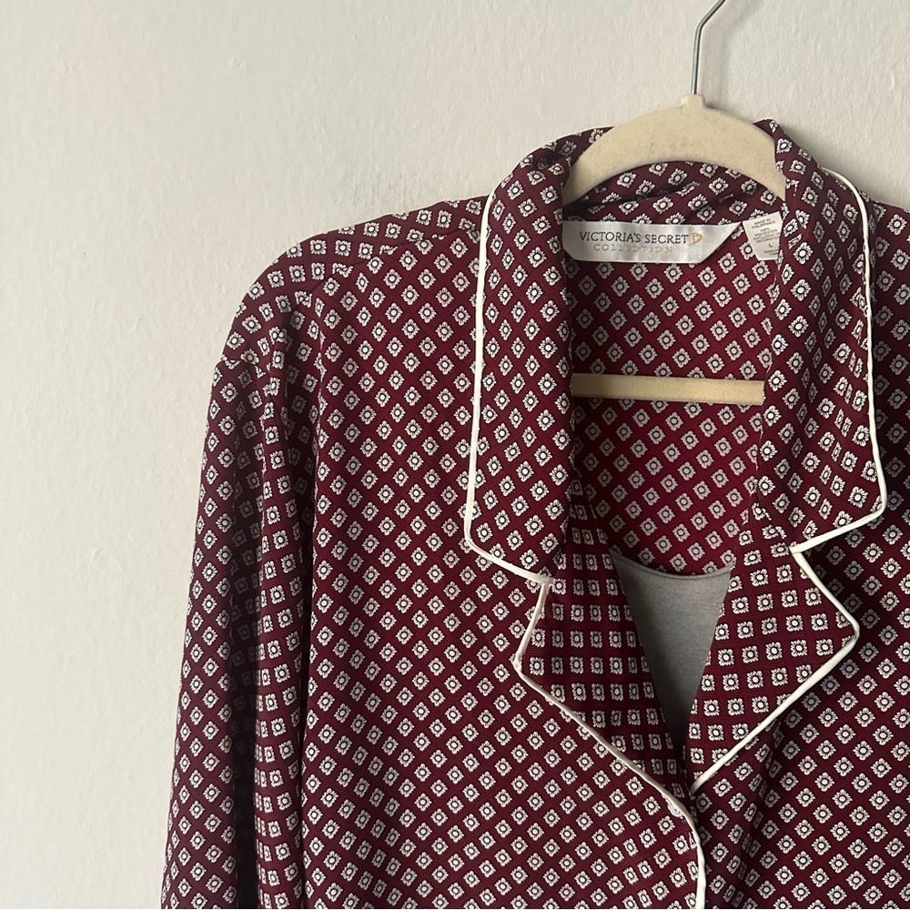 Victoria’s Secret Collection Vintage Geometric Button Robe Maroon Size L - Picture 3 of 9